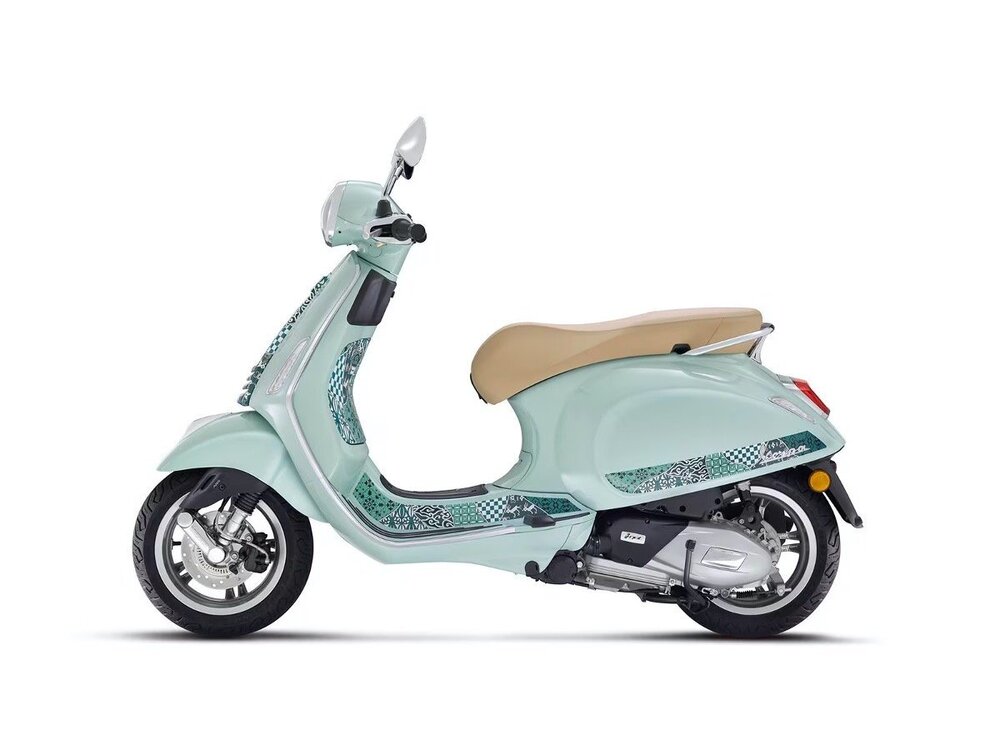 Vespa-Primavera-Batik-Limited-Edition-Edisi-Terhad-2.thumb.jpg.15966921840764039f74045d95b5f877.jpg